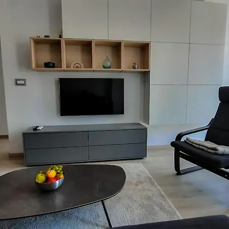 Brand New Stylish On Perfect Location סקופיה