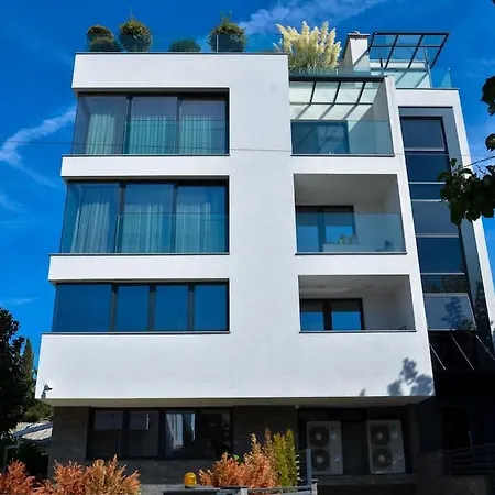 Brand New Stylish On Perfect Location דירה